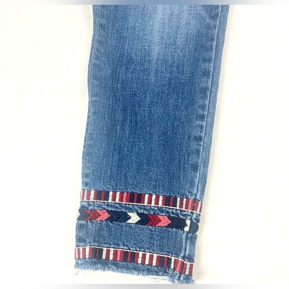 Driftwood Collette Embroidered Crop Jeans - Picture 2 of 9